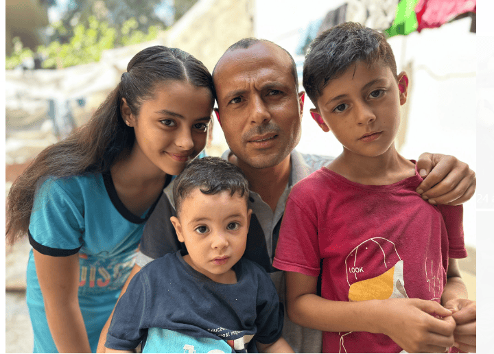 Father and children posing at camera